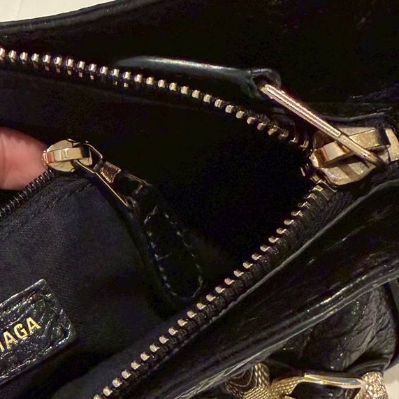 BALENCIAGA 巴黎世家 METALLIC EDGE HIP 金扣 黑色 肩背包 側背包 斜背包 手提包-27