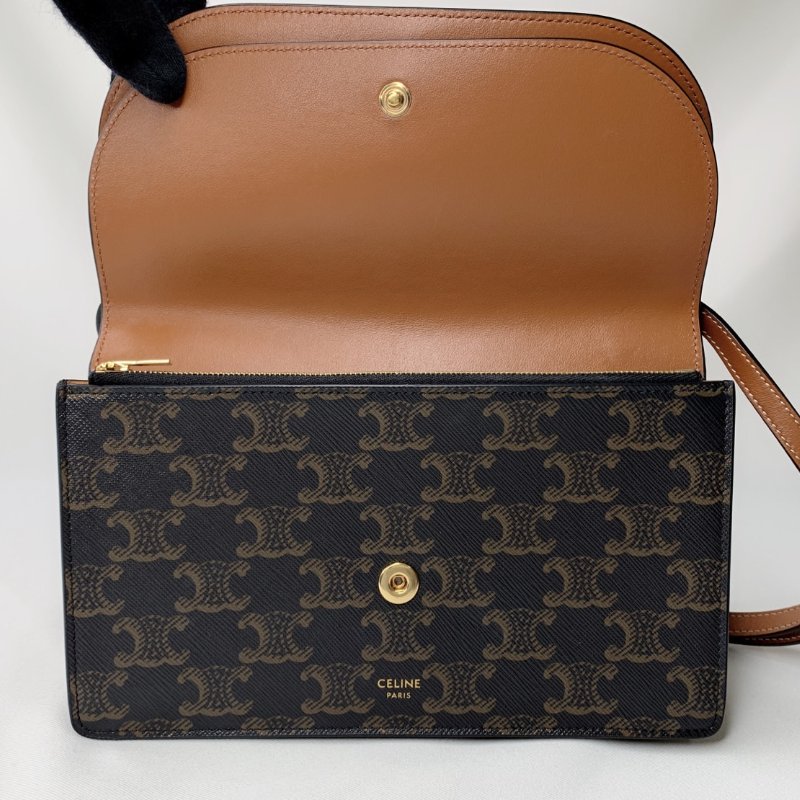 CELINE TRIOMPHE凱旋門WOC信封包-7