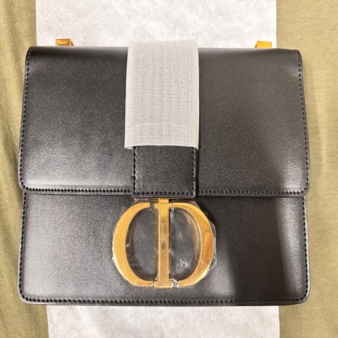 Dior 30 Montaigne（蒙田系列）黑色光滑牛皮金扣肩背包