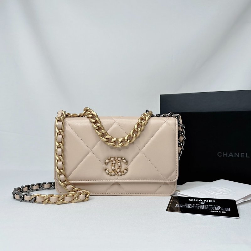 CHANEL 19 淺奶茶色woc鏈帶包-0