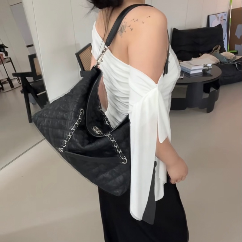 Chanel 黑銀魚子醬牛皮2way龍蝦包hobo 大號 底長約38cm-2