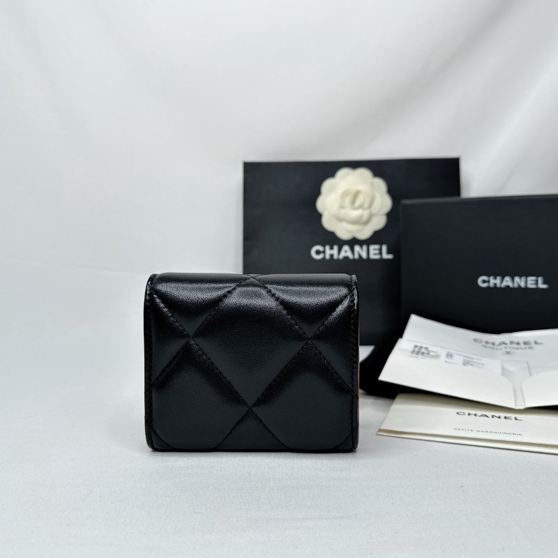 CHANEL 19黑金羊三折短夾-1