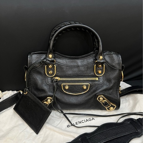 Balenciage 機車包 mini 黑金 底長約23 配件防塵 。