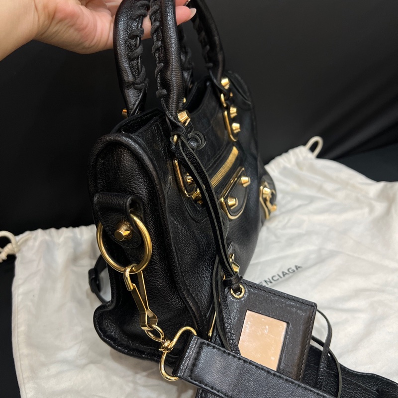 Balenciage 機車包 mini 黑金 底長約23 配件防塵 。-3