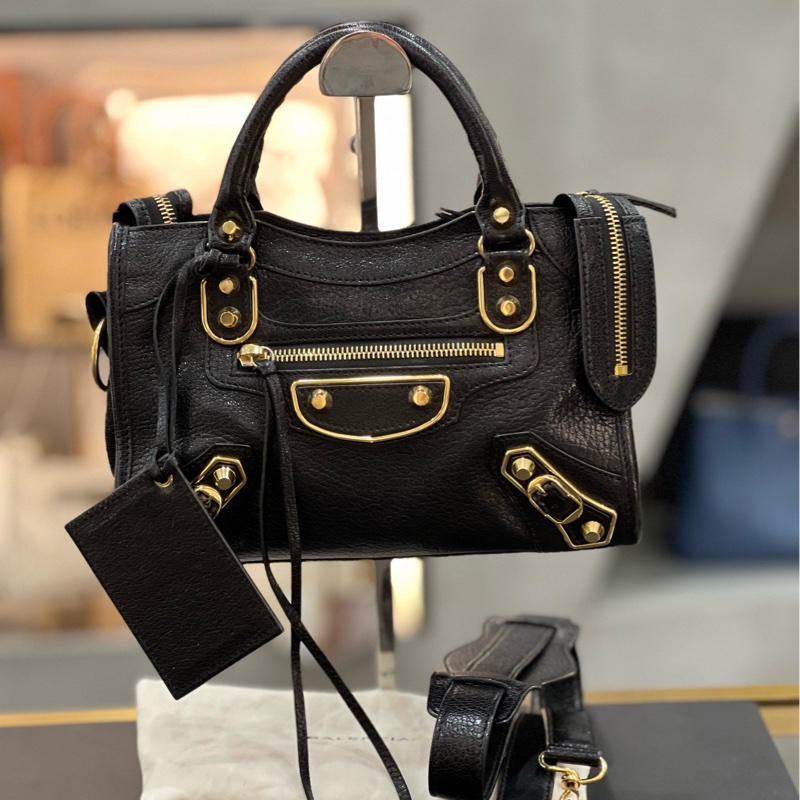 Balenciage 機車包 mini 黑金 底長約23 配件防塵 。-0