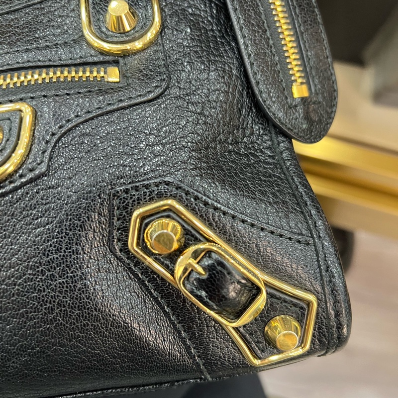 Balenciage 機車包 mini 黑金 底長約23 配件防塵 。-10