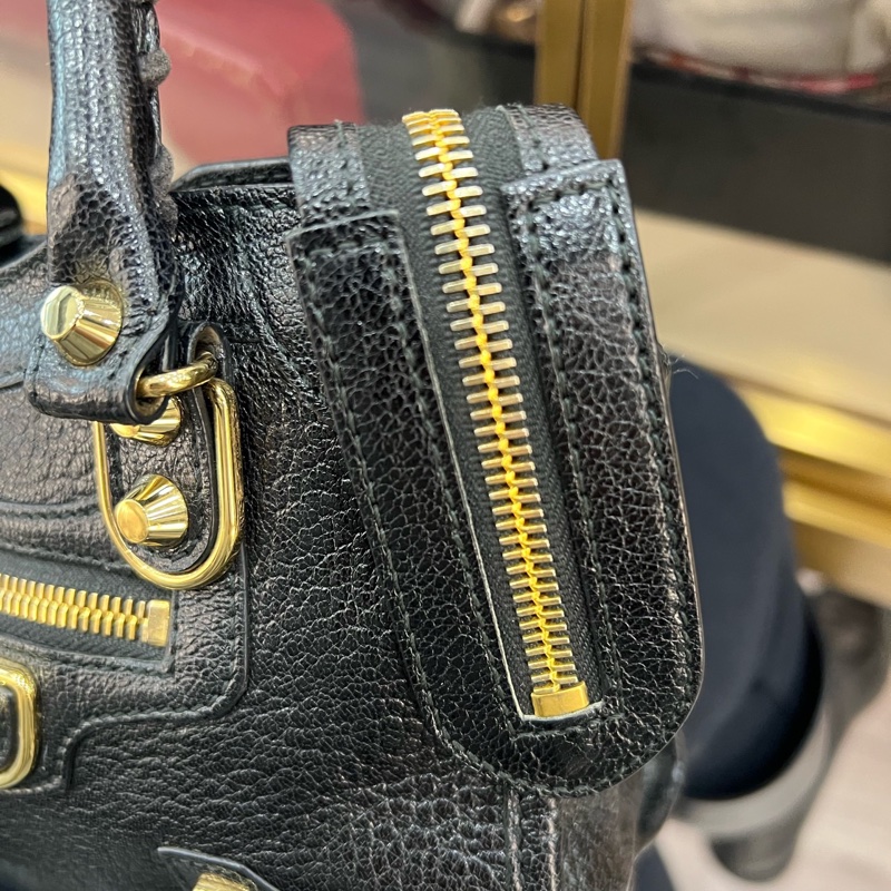 Balenciage 機車包 mini 黑金 底長約23 配件防塵 。-11