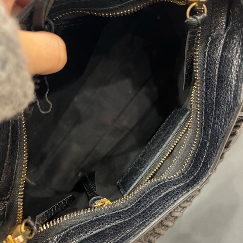 Balenciage 機車包 mini 黑金 底長約23 配件防塵 。-21