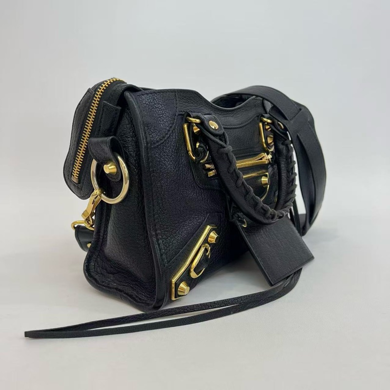 Balenciage 機車包 mini 黑金 底長約23 配件防塵 。-1