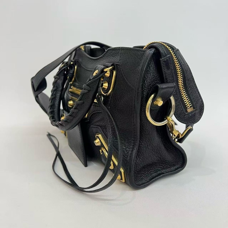 Balenciage 機車包 mini 黑金 底長約23 配件防塵 。-2