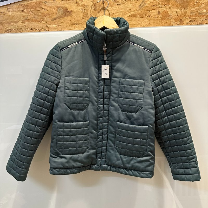 【美收精品】CHANEL 湖水綠外套 4-270【隔月月中將轉賣至日本 上架期限30天】-0