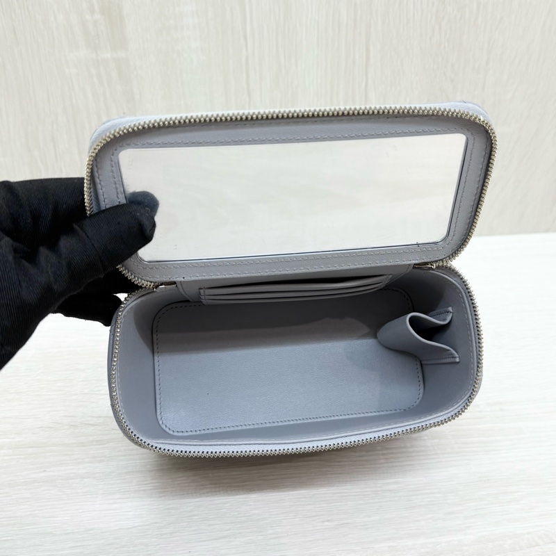 CHANEL灰色羊皮金色調節扣長盒子AP2303-5
