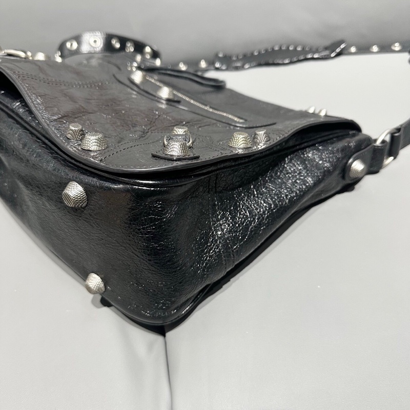 Balenciaga 巴黎世家Messenger le Cagole機車斜挎包,明星同款,自重輕容量大,顏值在線又實用,尺寸:32*25*11cm-5