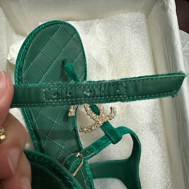 CHANEL 低跟涼鞋👡 37-27