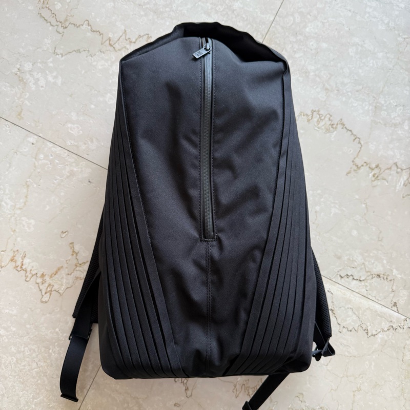 IM MEN ISSEY MIYAKE ORGAN後背包黑色-3