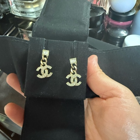 CHANEL 🇫🇷香奈兒金色滿鑽雙C耳環｜氣質閃耀垂墜式｜附布套