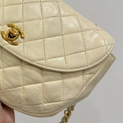 chanel 香奈兒 vintage 米黃 卡其 半月包 肩背包 鏈帶包 鍊條包 斜背包 側背包-25