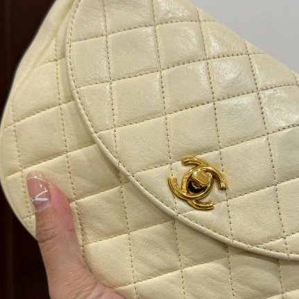 chanel 香奈兒 vintage 米黃 卡其 半月包 肩背包 鏈帶包 鍊條包 斜背包 側背包-26