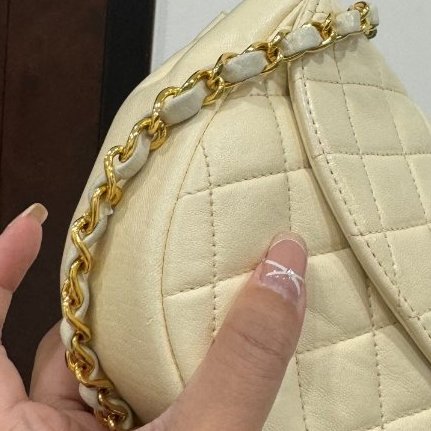chanel 香奈兒 vintage 米黃 卡其 半月包 肩背包 鏈帶包 鍊條包 斜背包 側背包-27
