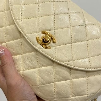 chanel 香奈兒 vintage 米黃 卡其 半月包 肩背包 鏈帶包 鍊條包 斜背包 側背包-37