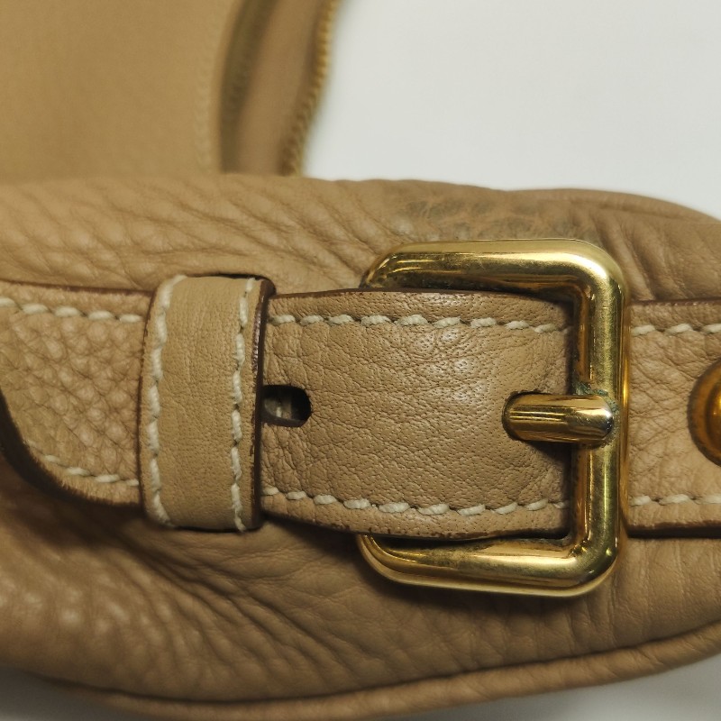 Prada 牛皮純色字母Logo 肩背包-11