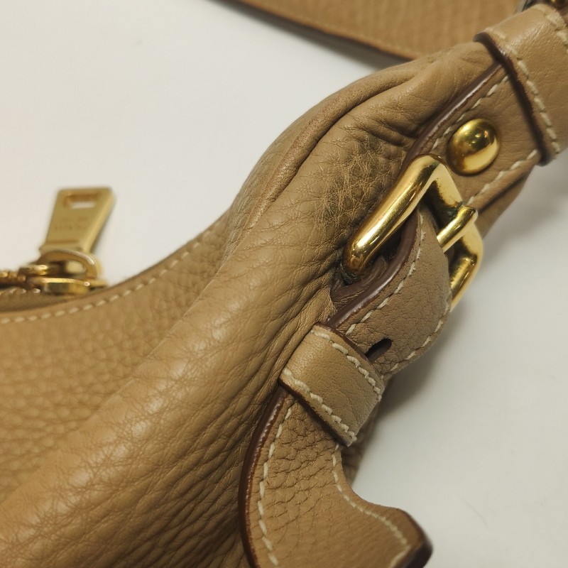 Prada 牛皮純色字母Logo 肩背包-12