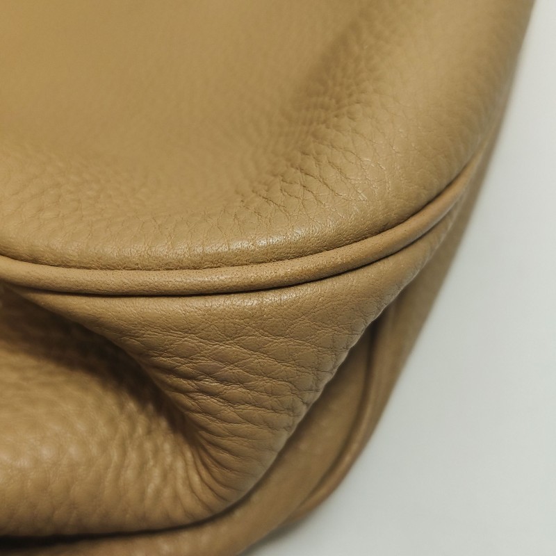 Prada 牛皮純色字母Logo 肩背包-20