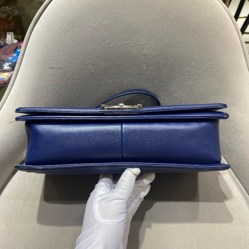 Chanel 藍色銀扣羊皮中大號 28cm Leboy經典菱格紋 做舊銀色五金 肩背包-10