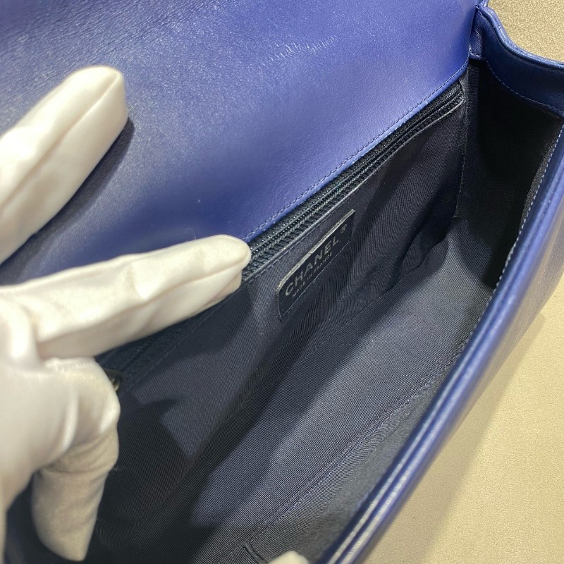 Chanel 藍色銀扣羊皮中大號 28cm Leboy經典菱格紋 做舊銀色五金 肩背包-17