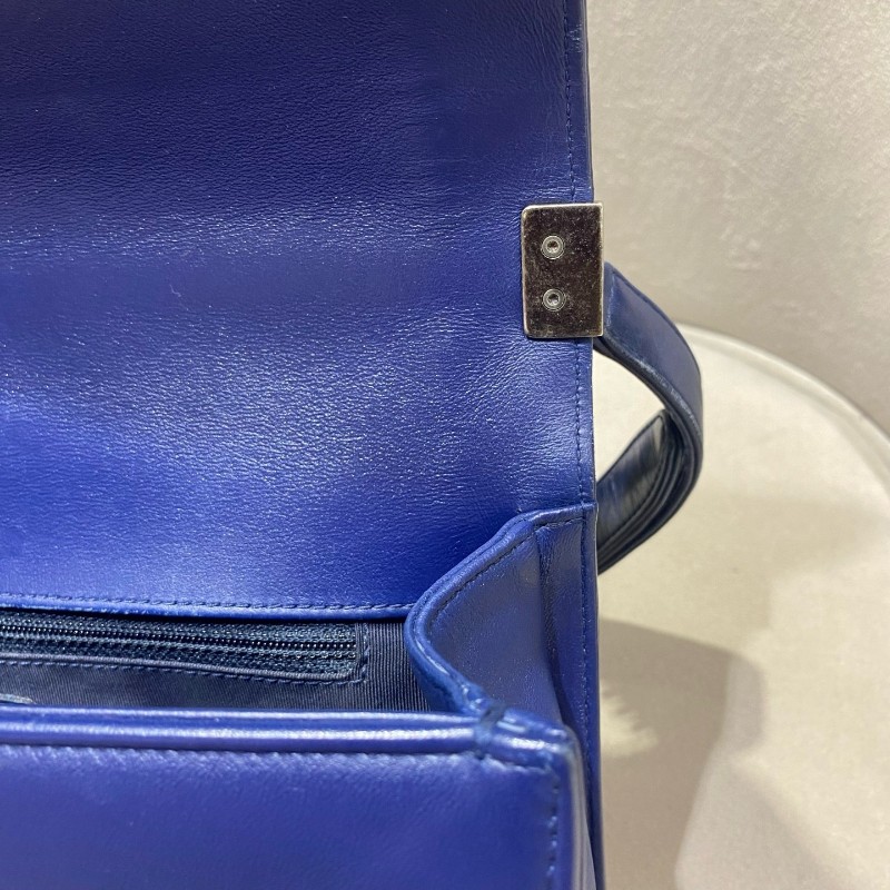 Chanel 藍色銀扣羊皮中大號 28cm Leboy經典菱格紋 做舊銀色五金 肩背包-19