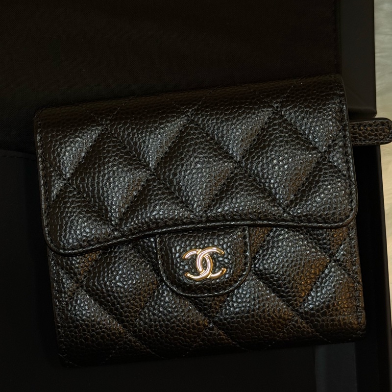 Chanel經典荔枝牛皮短夾-1