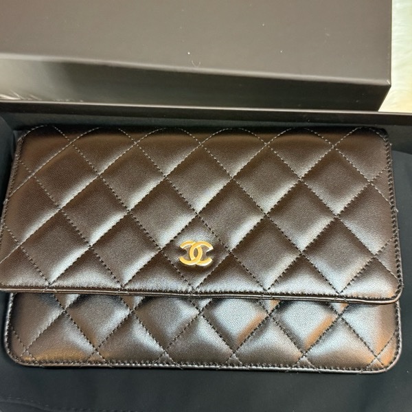 Chanel經典黑金小羊皮WOC-0