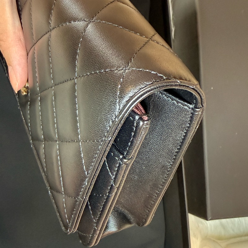 Chanel經典黑金小羊皮WOC-11