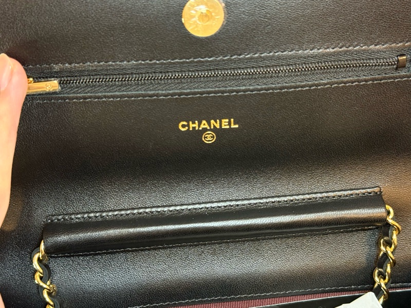 Chanel經典黑金小羊皮WOC-18