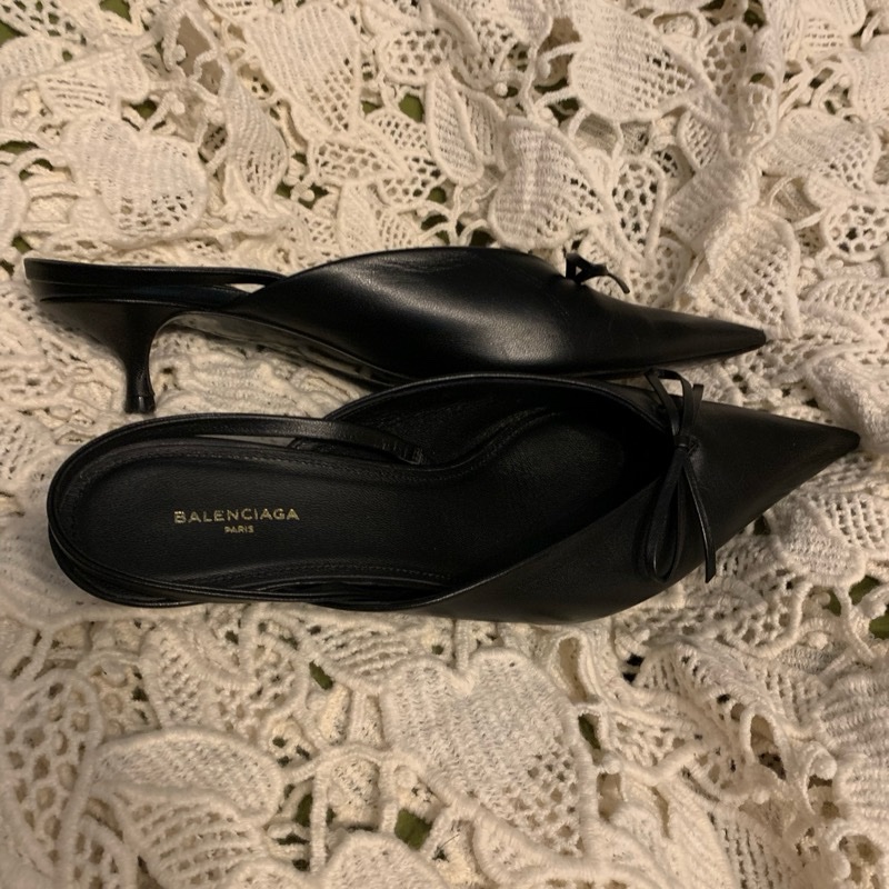 巴黎世家Balenciaga黑色皮革尖頭蝴蝶結 後繫帶扣腳踝跟鞋37 穆勒鞋-1