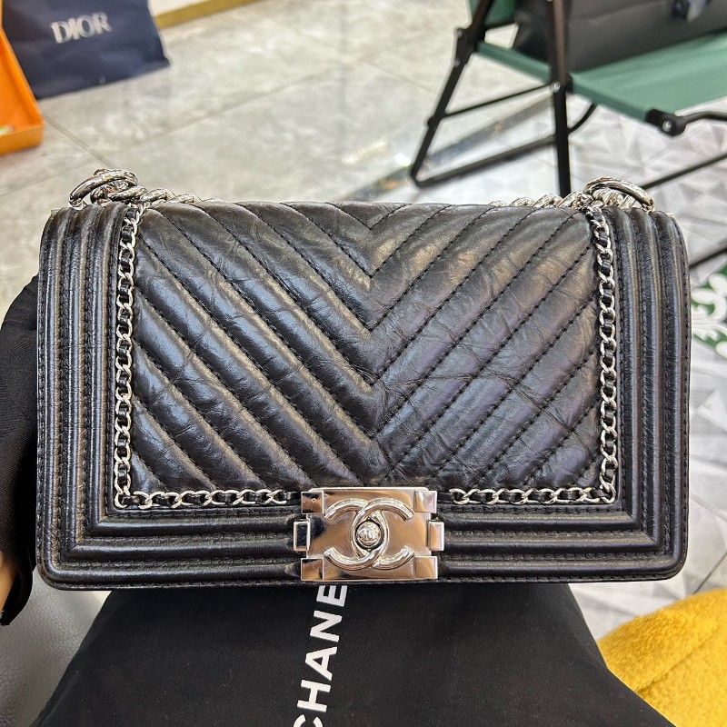 CHANEL香奈兒 限量款Leboy 中號 黑色油蠟牛皮復古銀V紋鏈條包 25cm-7