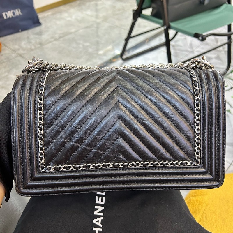 CHANEL香奈兒 限量款Leboy 中號 黑色油蠟牛皮復古銀V紋鏈條包 25cm-8