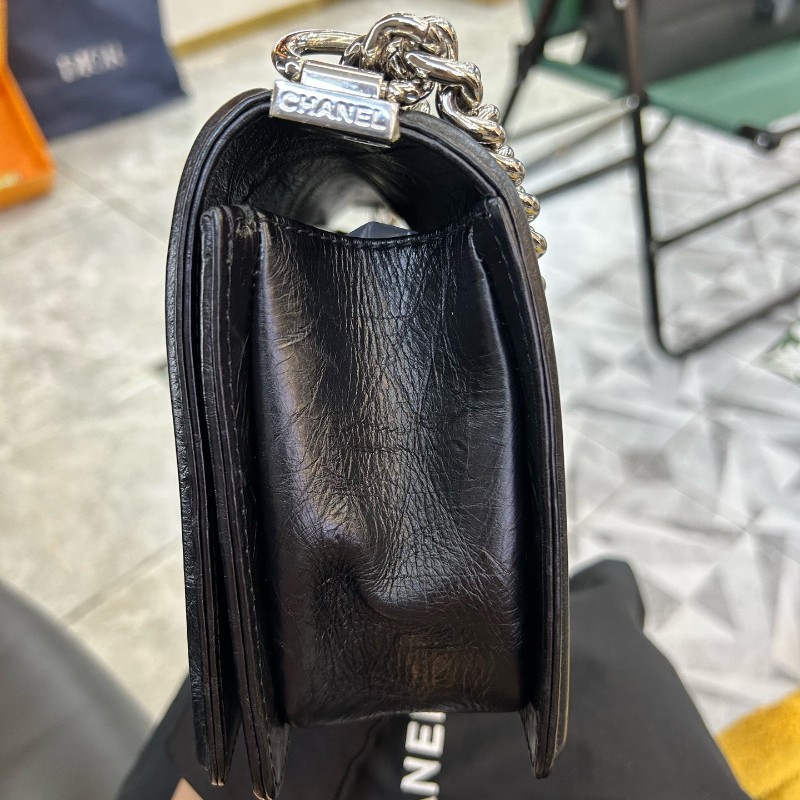 CHANEL香奈兒 限量款Leboy 中號 黑色油蠟牛皮復古銀V紋鏈條包 25cm-10