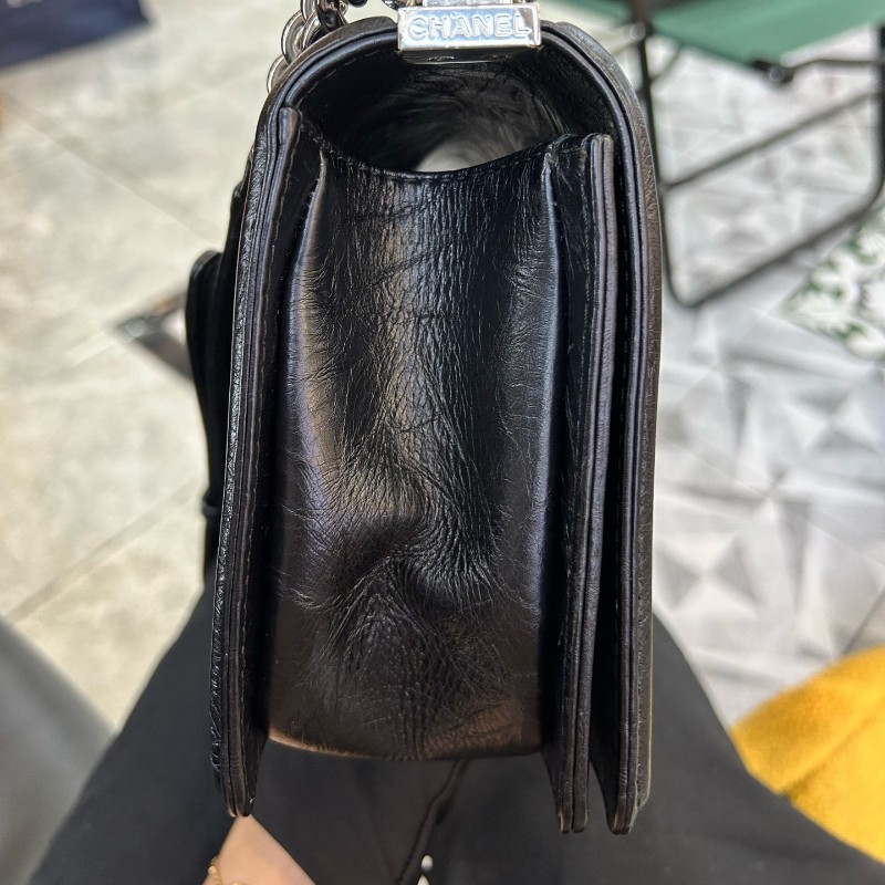 CHANEL香奈兒 限量款Leboy 中號 黑色油蠟牛皮復古銀V紋鏈條包 25cm-11