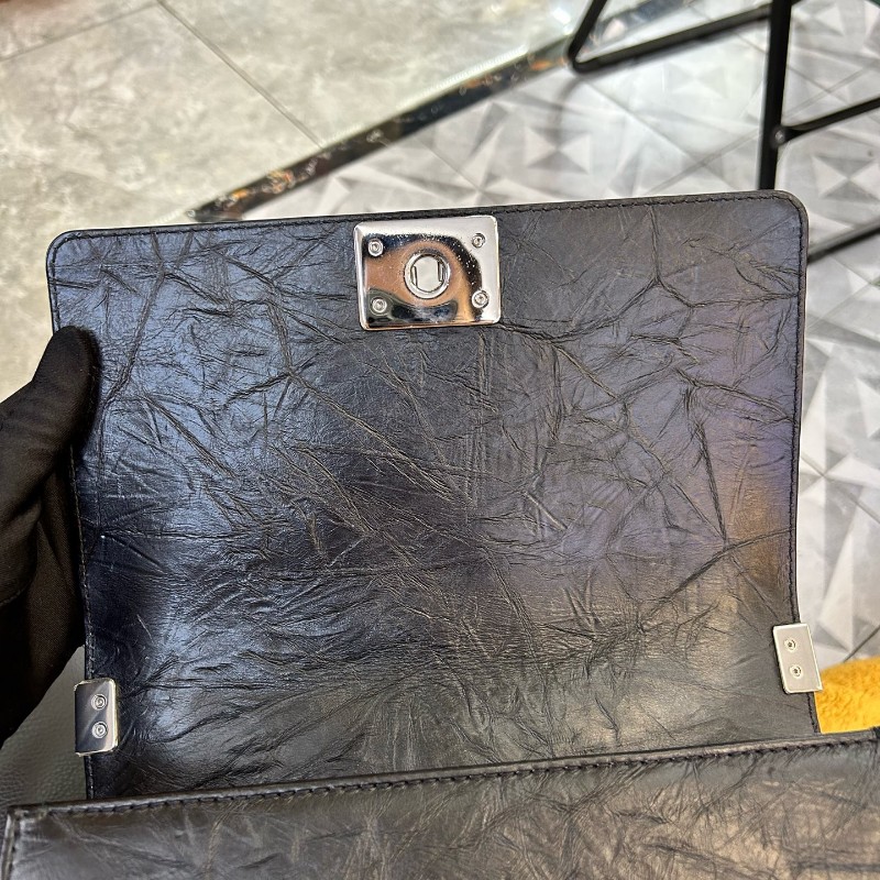 CHANEL香奈兒 限量款Leboy 中號 黑色油蠟牛皮復古銀V紋鏈條包 25cm-13
