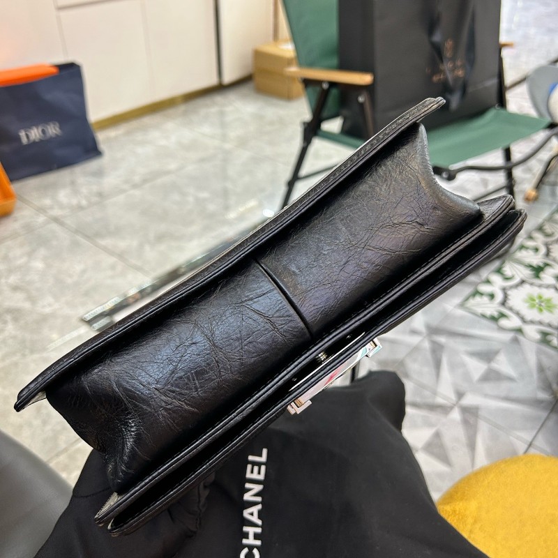 CHANEL香奈兒 限量款Leboy 中號 黑色油蠟牛皮復古銀V紋鏈條包 25cm-20