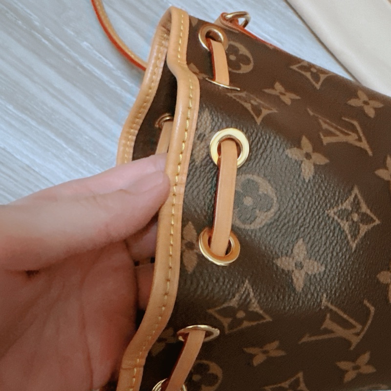 新款 LV小水桶 nano 幾乎全新 台灣新光購入 全配 送內膽包-5