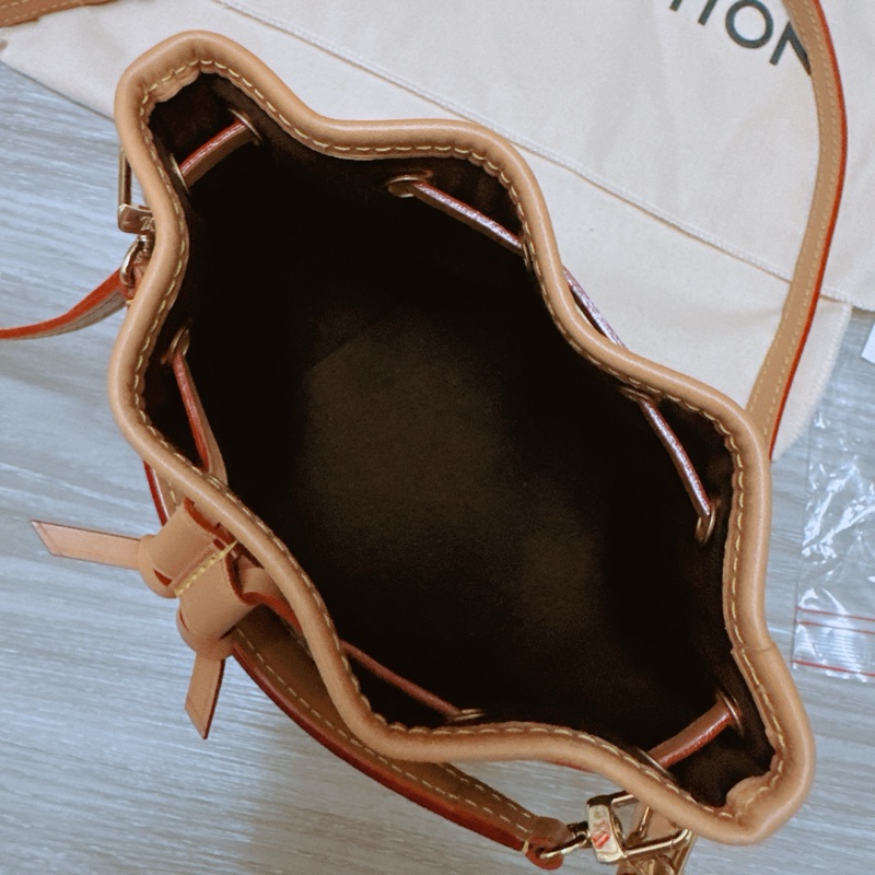 新款 LV小水桶 nano 幾乎全新 台灣新光購入 全配 送內膽包-8