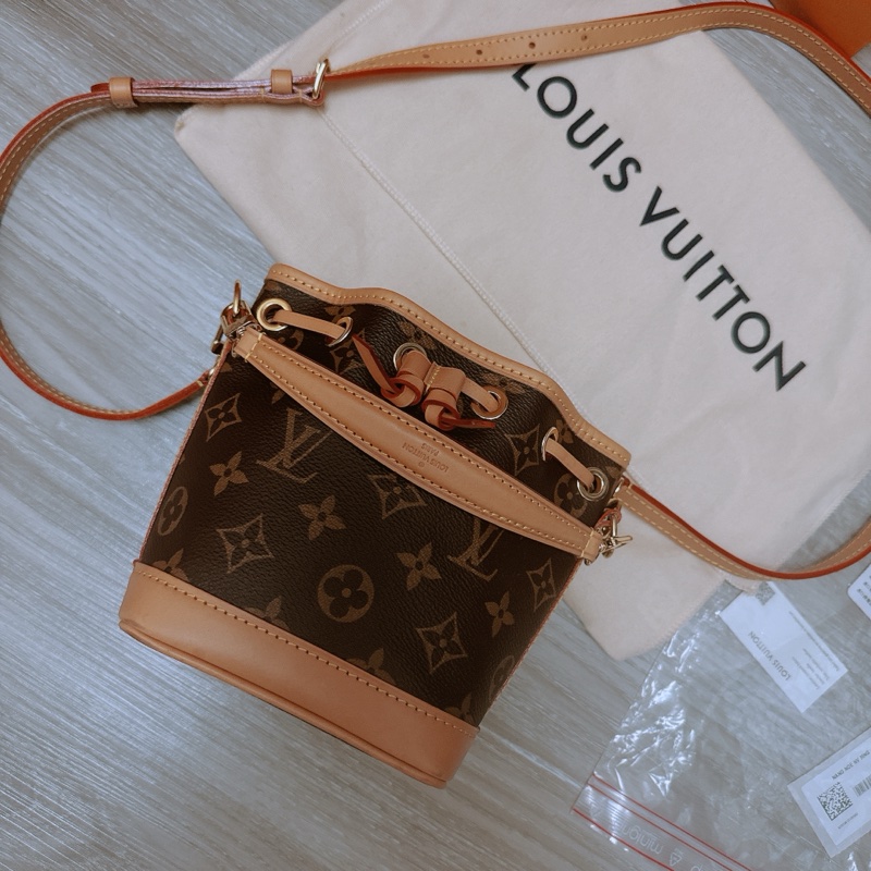 新款 LV小水桶 nano 幾乎全新 台灣新光購入 全配 送內膽包-10