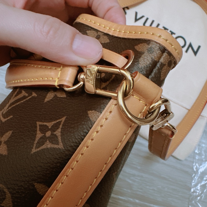 新款 LV小水桶 nano 幾乎全新 台灣新光購入 全配 送內膽包-14