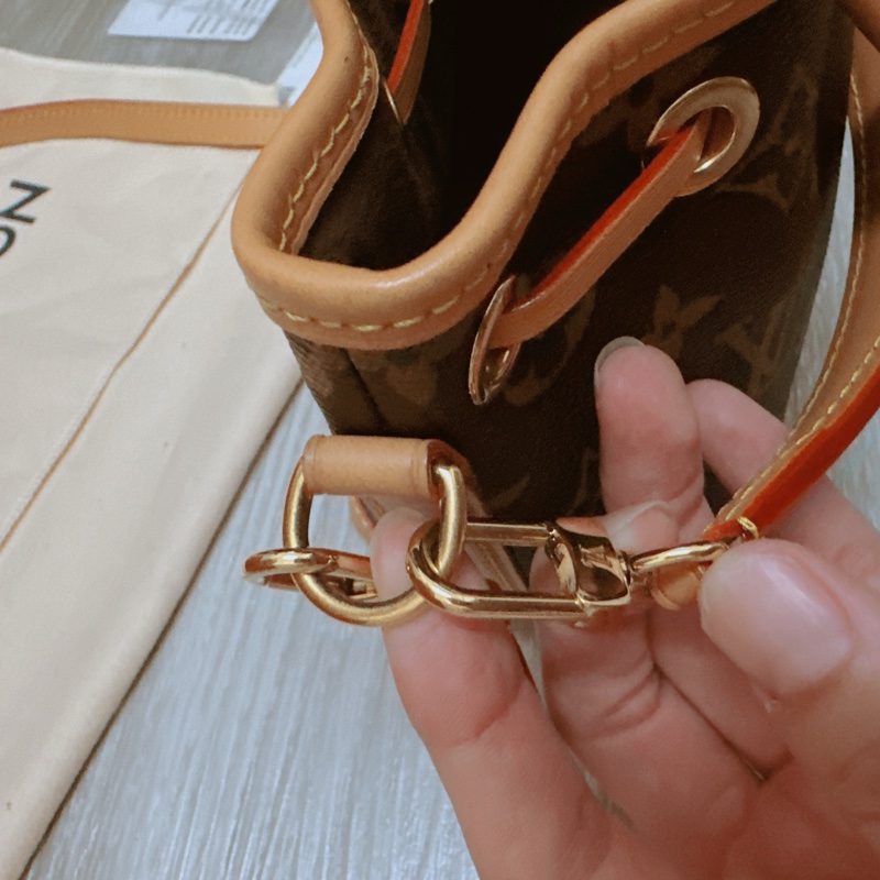 新款 LV小水桶 nano 幾乎全新 台灣新光購入 全配 送內膽包-15