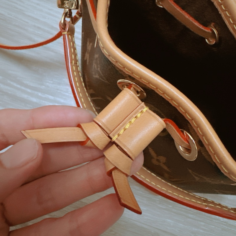 新款 LV小水桶 nano 幾乎全新 台灣新光購入 全配 送內膽包-17