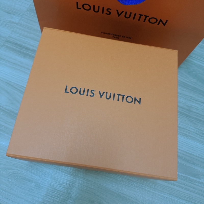 新款 LV小水桶 nano 幾乎全新 台灣新光購入 全配 送內膽包-19