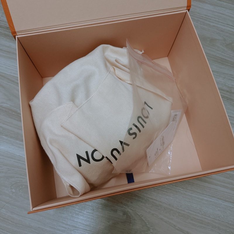 新款 LV小水桶 nano 幾乎全新 台灣新光購入 全配 送內膽包-20