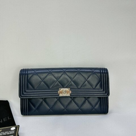 CHANEL Boy羊皮掀蓋長夾